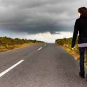 Joven pide apoyo para volver a casa urgente