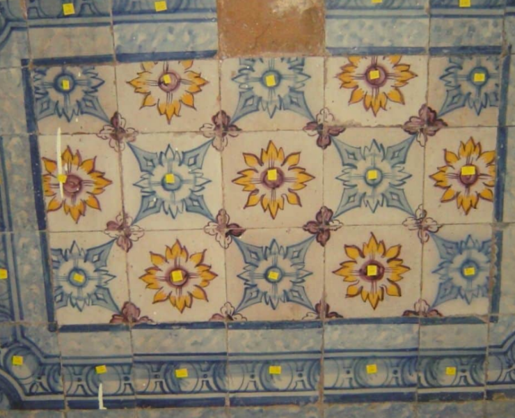 Restauran pilastras de azulejos con técnicas de alta precisión y sorprenden