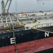 Washington anuncia nuevas sanciones contra petrolero