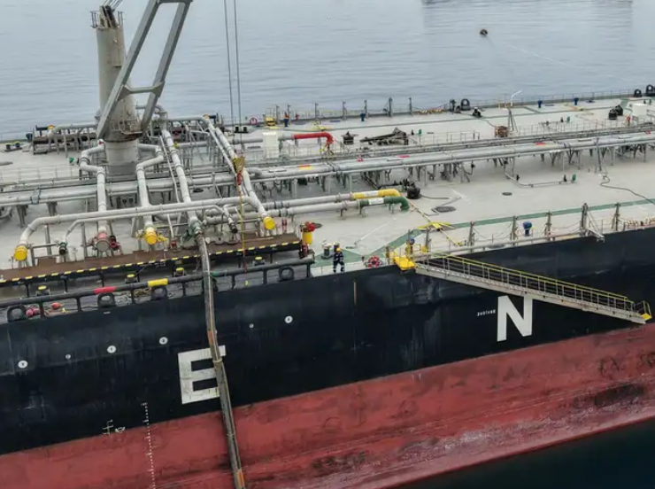 Washington anuncia nuevas sanciones contra petrolero