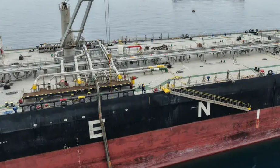 Washington anuncia nuevas sanciones contra petrolero