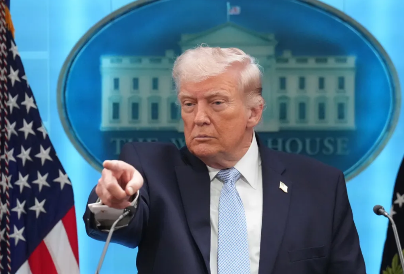 Congresistas piden remover a Trump y estalla el debate en Washington