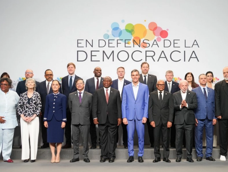 Clausuran cumbre de líderes en Barcelona