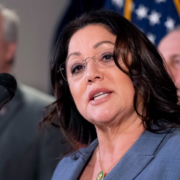 Renuncia integrante del gabinete de Trump investigada por irregularidades y denuncias