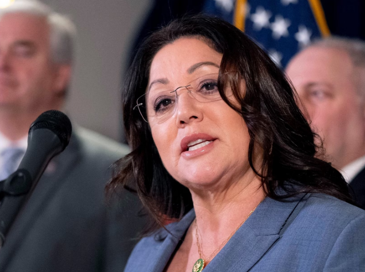 Renuncia integrante del gabinete de Trump investigada por irregularidades y denuncias