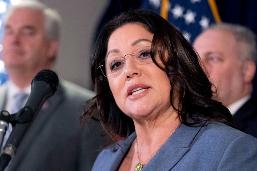 Renuncia integrante del gabinete de Trump investigada por irregularidades y denuncias