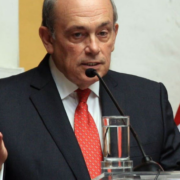 Canciller y ministro de Defensa de Perú renuncian