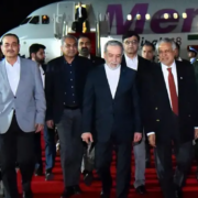 Canciller de Irán llega a Islamabad para dialogar con EEUU