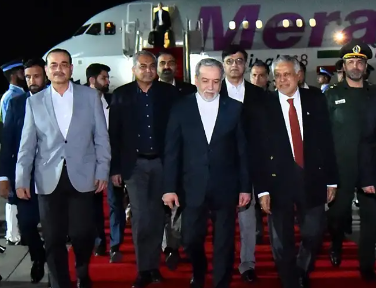 Canciller de Irán llega a Islamabad para dialogar con EEUU