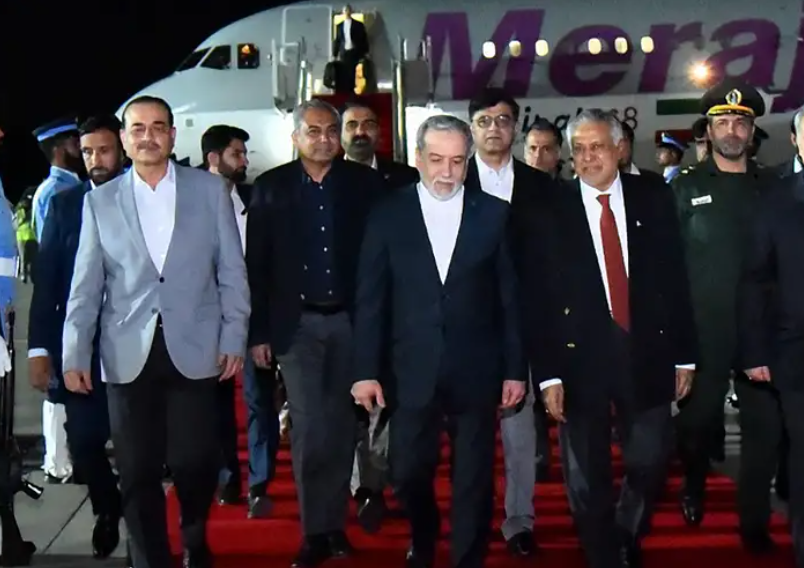 Canciller de Irán llega a Islamabad para dialogar con EEUU