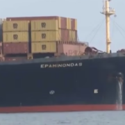 Irán exhibe los barcos portacontenedores secuestrados