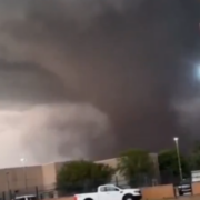 Un tornado arrasa Oklahoma causando enormes daños a su paso