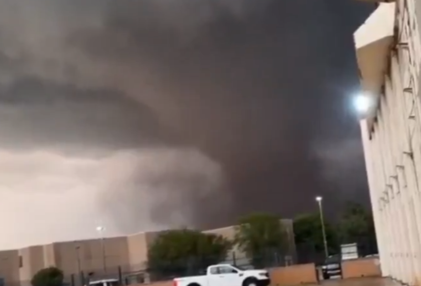 Un tornado arrasa Oklahoma causando enormes daños a su paso
