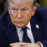 Trump sanciona a refinería y a 40 navieras de China por negocios con Irán