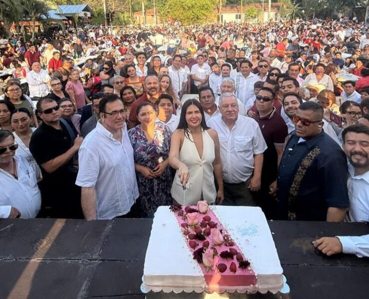 Celebración llena de cariño para la senadora Anahí González