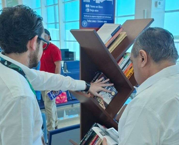 Descubre cómo “Lecturas al Vuelo” transforma el Aeropuerto de Mérida