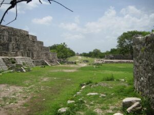 El cenote X’batún es el refugio perfecto en los Últimos días de vacaciones, ideal para refrescarse y conectar con la naturaleza en medio del calor yucateco.