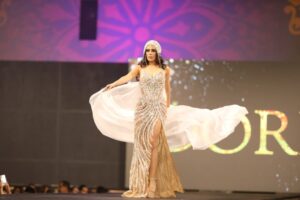 Las embajadoras brillan con porte y orgullo en la Elegancia en Pasarela de solidaridad, destacando la esencia de Tabasco