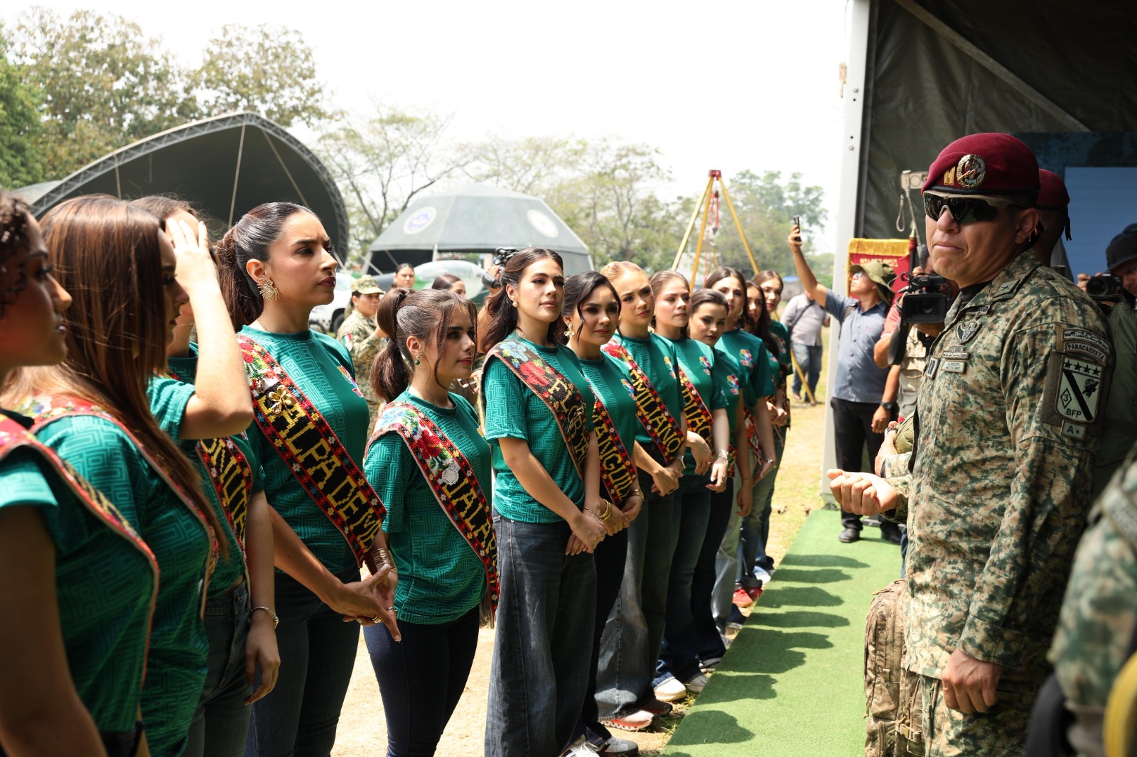 Embajadoras aspirantes a Flor Tabasco 2026 visitan la exposición