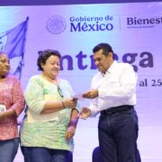 Entregan Tarjetas de Pensión a Adultos Mayores