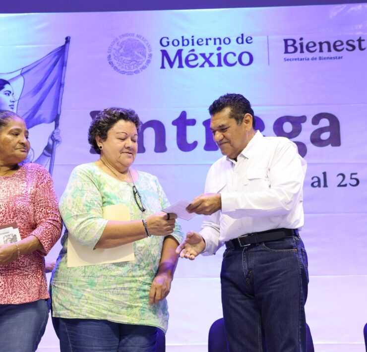 Entregan Tarjetas de Pensión a Adultos Mayores