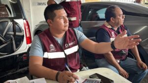 Refuerza IMOVEQROO la legalidad y certeza en taxis de Chetumal con colocación de engomados de refrendo