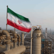 Irán amenaza con cortar petróleo y gas a EEUU