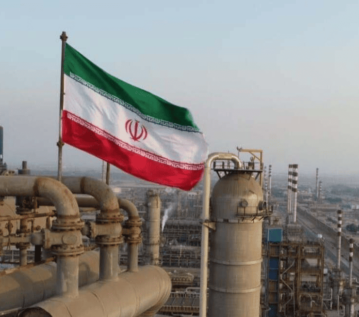 Irán amenaza con cortar petróleo y gas a EEUU