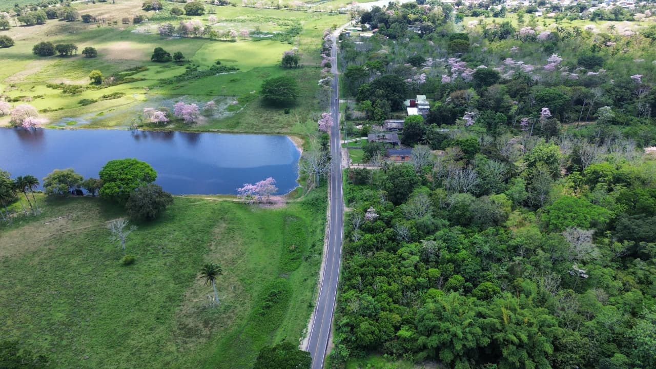 Javier May Rodríguez entregó en Comalcalco casi 28 kilómetros de carreteras