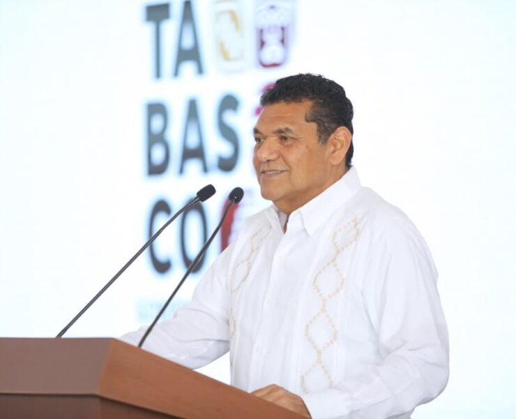 Javier May llama a vacunarse en Tabasco