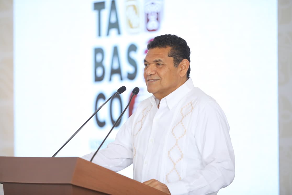 Javier May llama a vacunarse en Tabasco