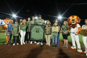 Ídolo eterno:  José Vargas entra a la historia y su número 45 queda inmortalizado tras una carrera brillante como Campeón con Leones de Yucatán, siempre lanzando Con garra y corazón.
