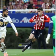 La “Hormiga” González rescató el empate y salvó a Chivas en un duelo lleno de drama