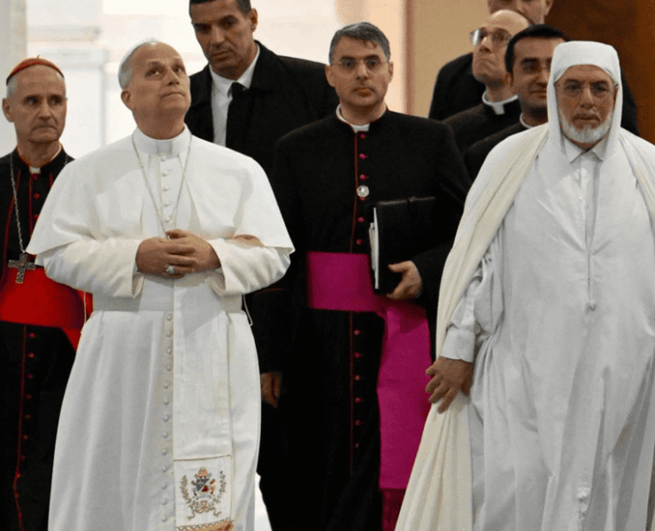 León XIV defiende su mensaje de paz