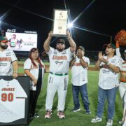 Pepón Juárez se vuelve eterno: Leones de Yucatán retiran su icónico 90