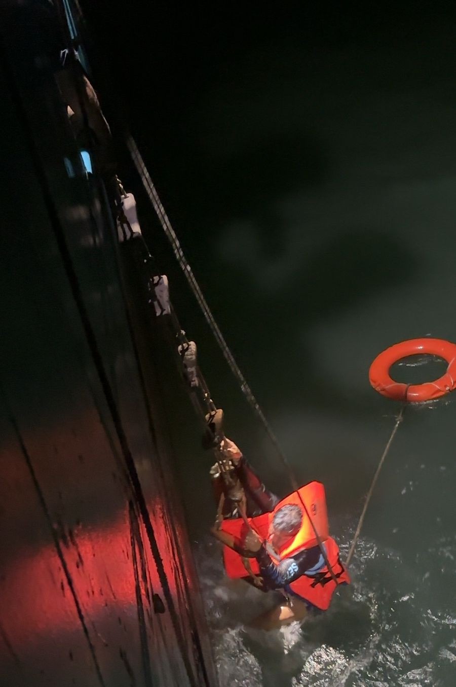 Marina rescata a cuatro personas en Tabasco