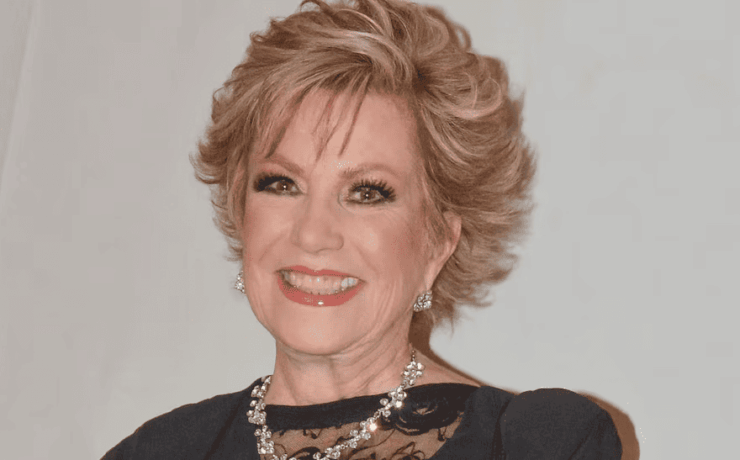 Maxine Woodside rompe estereotipos al posar sin ropa