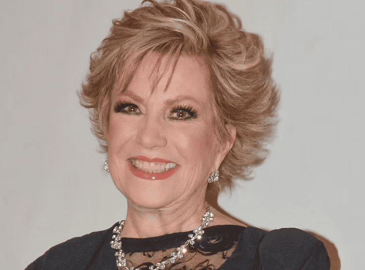 Maxine Woodside rompe estereotipos al posar sin ropa