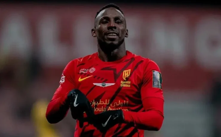 Julián Quiñones superó a Cristiano Ronaldo y marca historia en Arabia