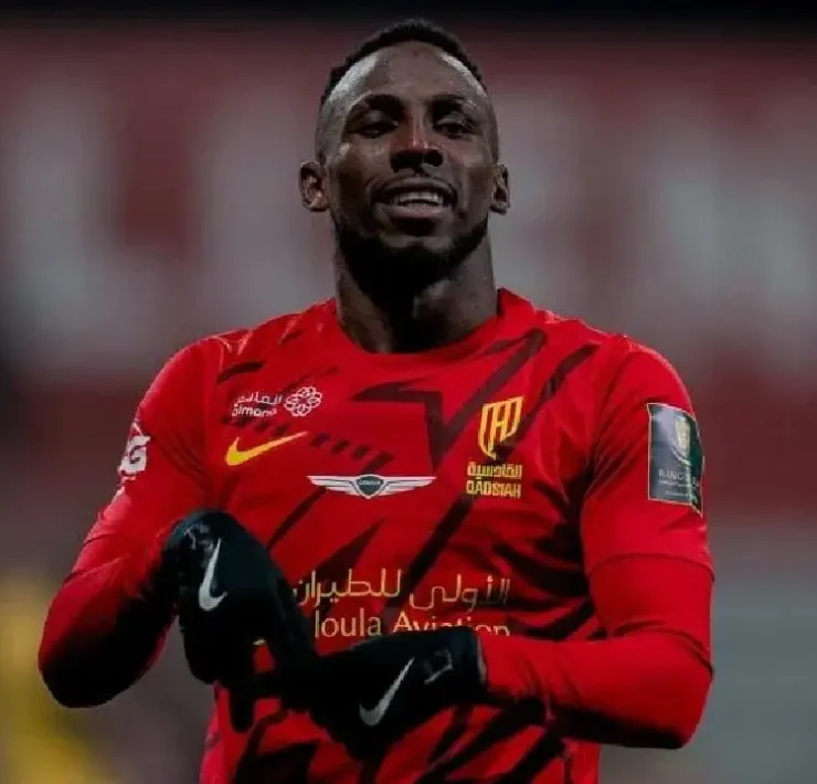 Julián Quiñones superó a Cristiano Ronaldo y marca historia en Arabia