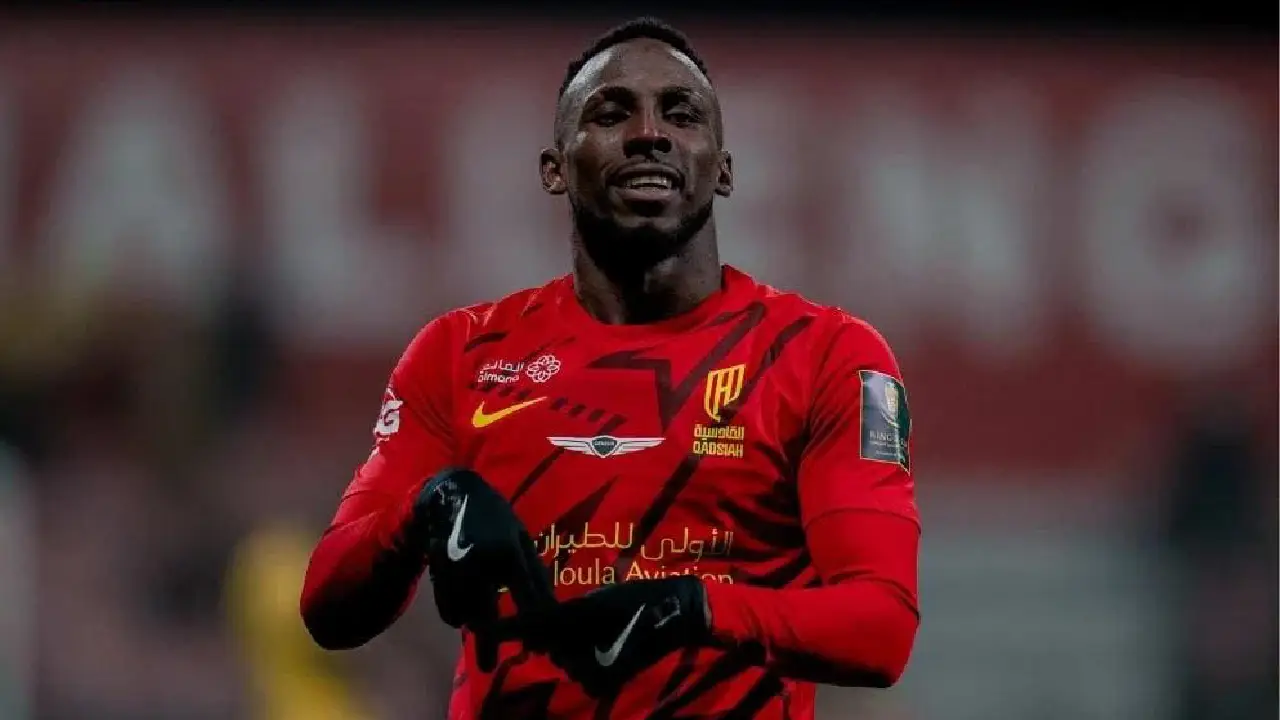 Julián Quiñones superó a Cristiano Ronaldo y marca historia en Arabia