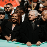 Robert De Niro se suma a protesta masiva contra Trump