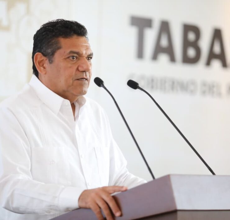 Saldo blanco en desfile de carros alegóricos