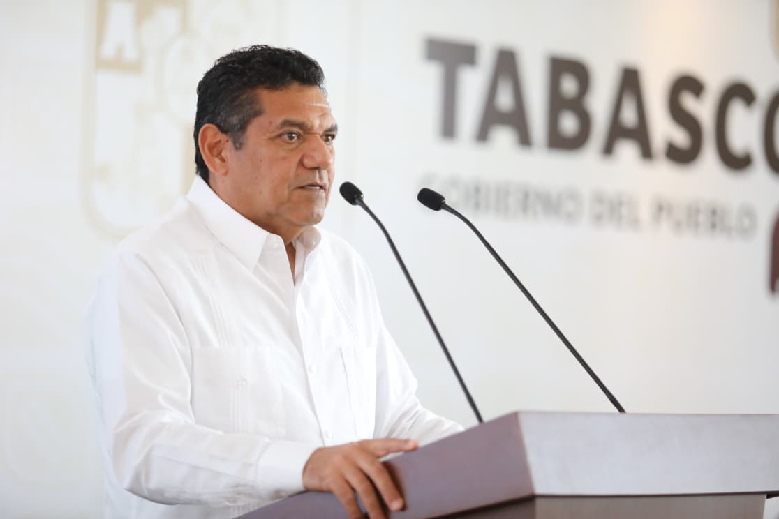 Saldo blanco en desfile de carros alegóricos