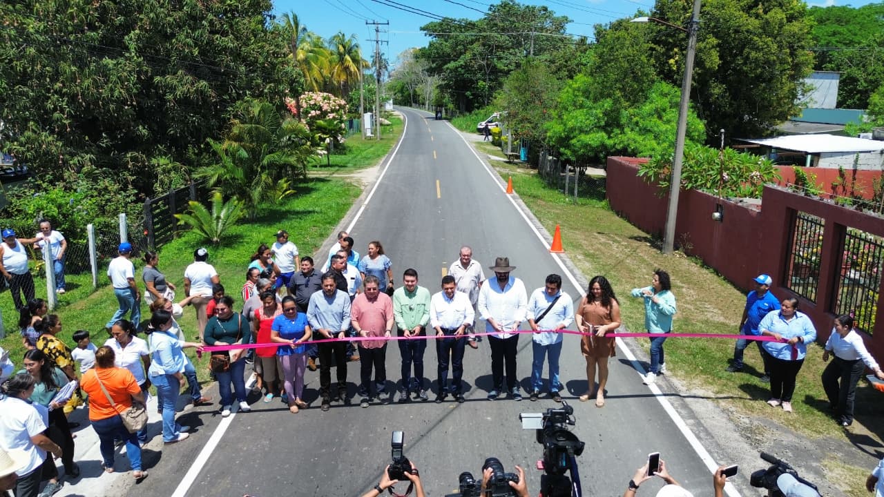 Se cumple rescate de 28 kilómetros de caminos en Comalcalco