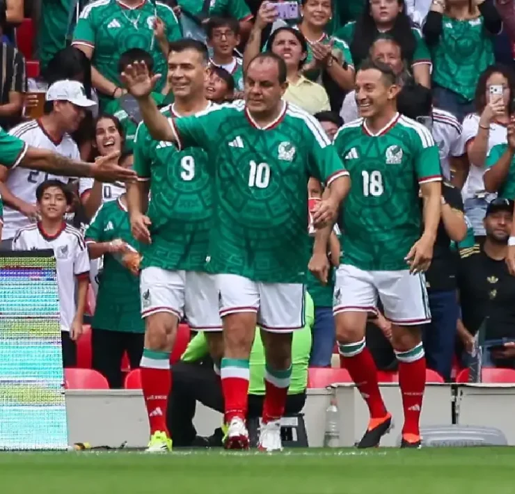 Selección Mexicana de leyendas se llevó el triunfo en un duelo lleno de historia