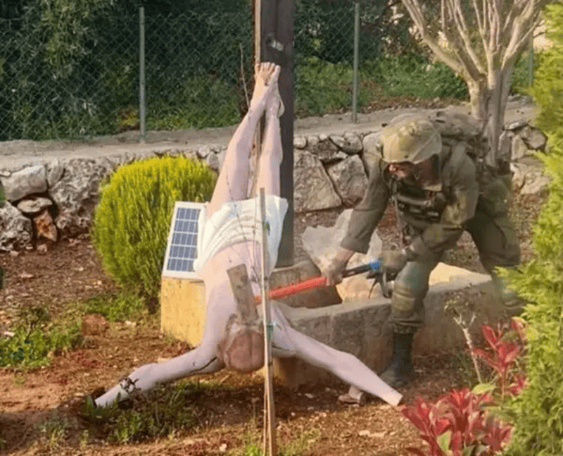 Soldado israelí profana estatua de Cristo en Líbano