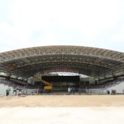 Supervisa Javier May avances de nueva nave ganadera