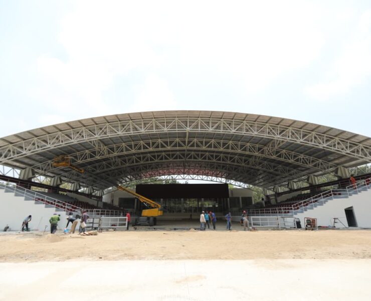 Supervisa Javier May avances de nueva nave ganadera