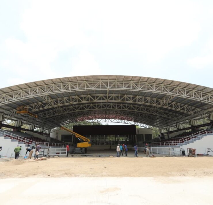 Supervisa Javier May avances de nueva nave ganadera